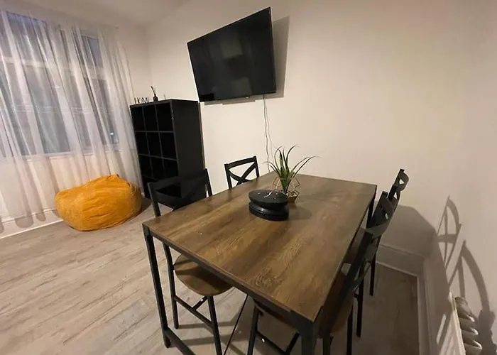 Beautiful 2 Bedroom On Tower Bridge