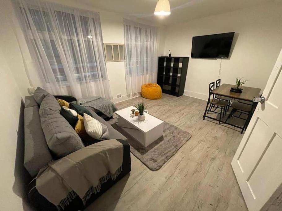 Apartment Beautiful 2 Bedroom On Tower Bridge London