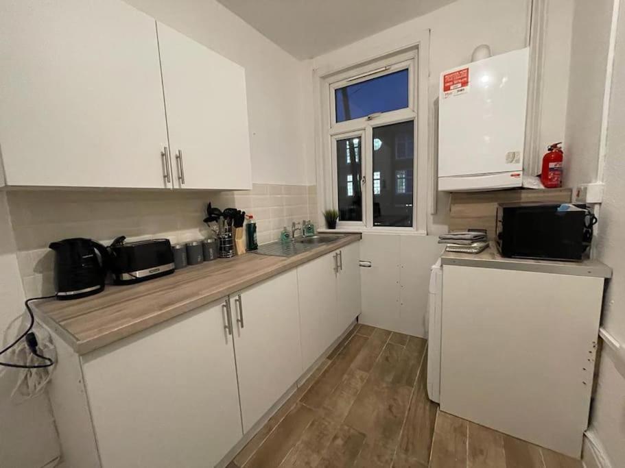 Beautiful 2 Bedroom On Tower Bridge Apartment London