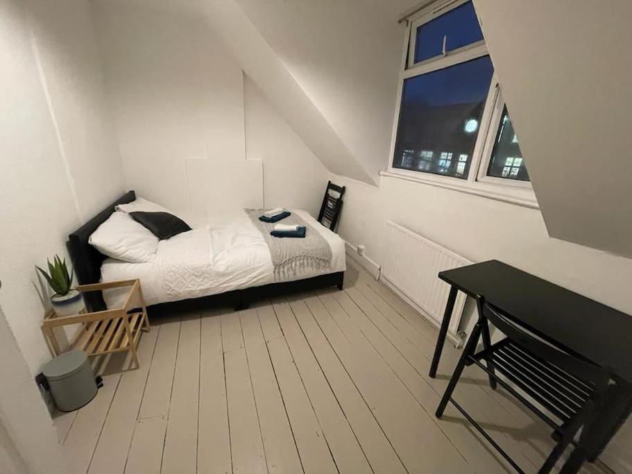 Beautiful 2 Bedroom On Tower Bridge * London