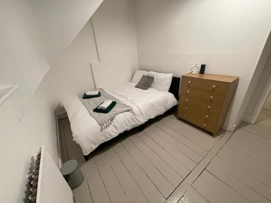 Beautiful 2 Bedroom On Tower Bridge